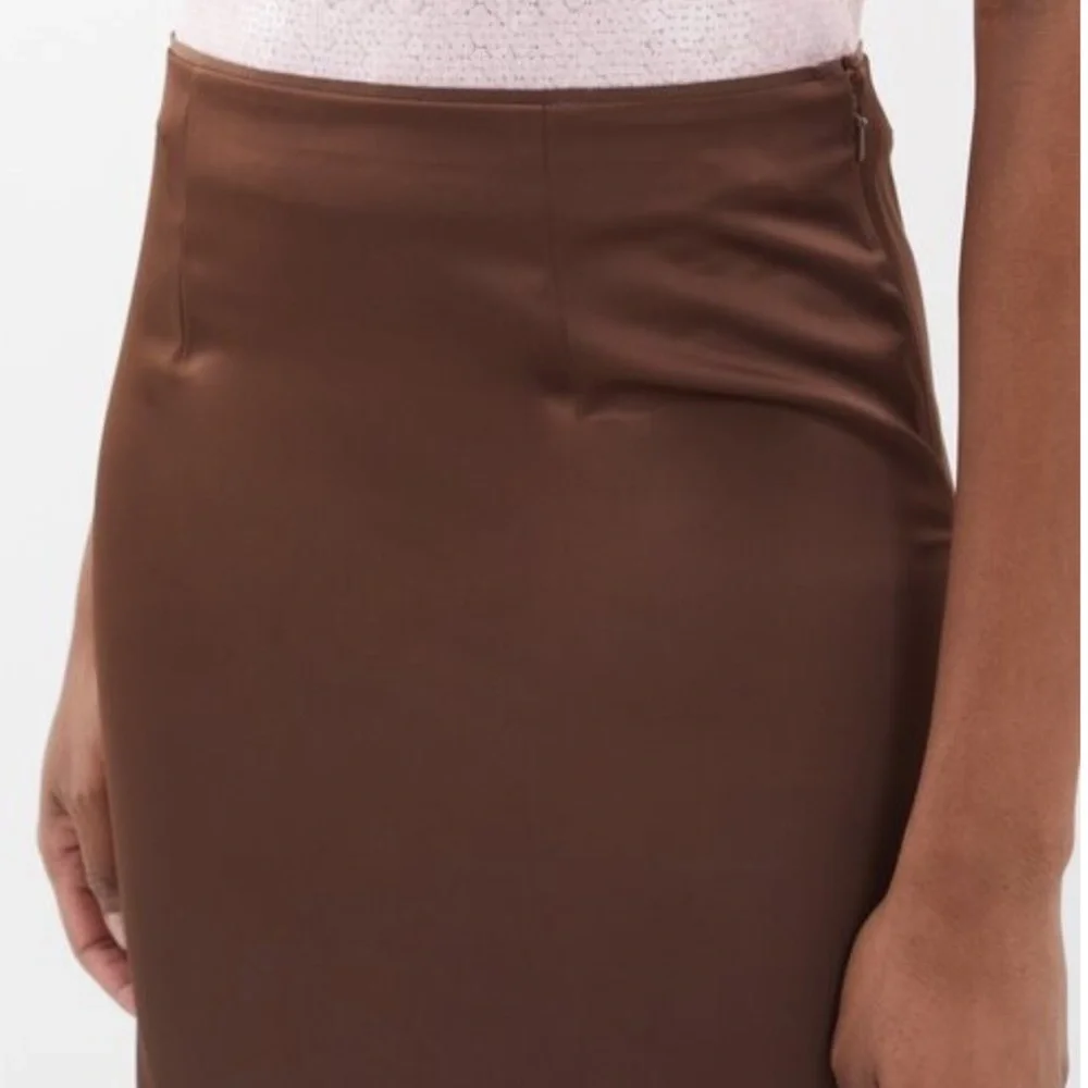16Arlington Olwyn Back-Slit Satin Maxi Skirt. Size 14